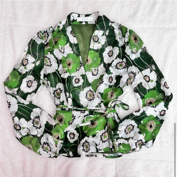 ASTR the Label Gorgeous Green & White Floral Long Sleeve Wrap Tie Blouse Top XS - Picture 5 of 12